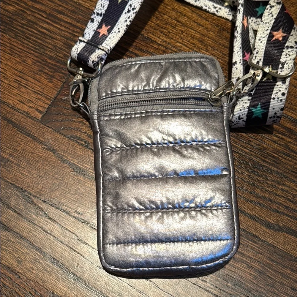 This is a Top Trenz Puffer Cell Bag with an original striped tie-dye strap
